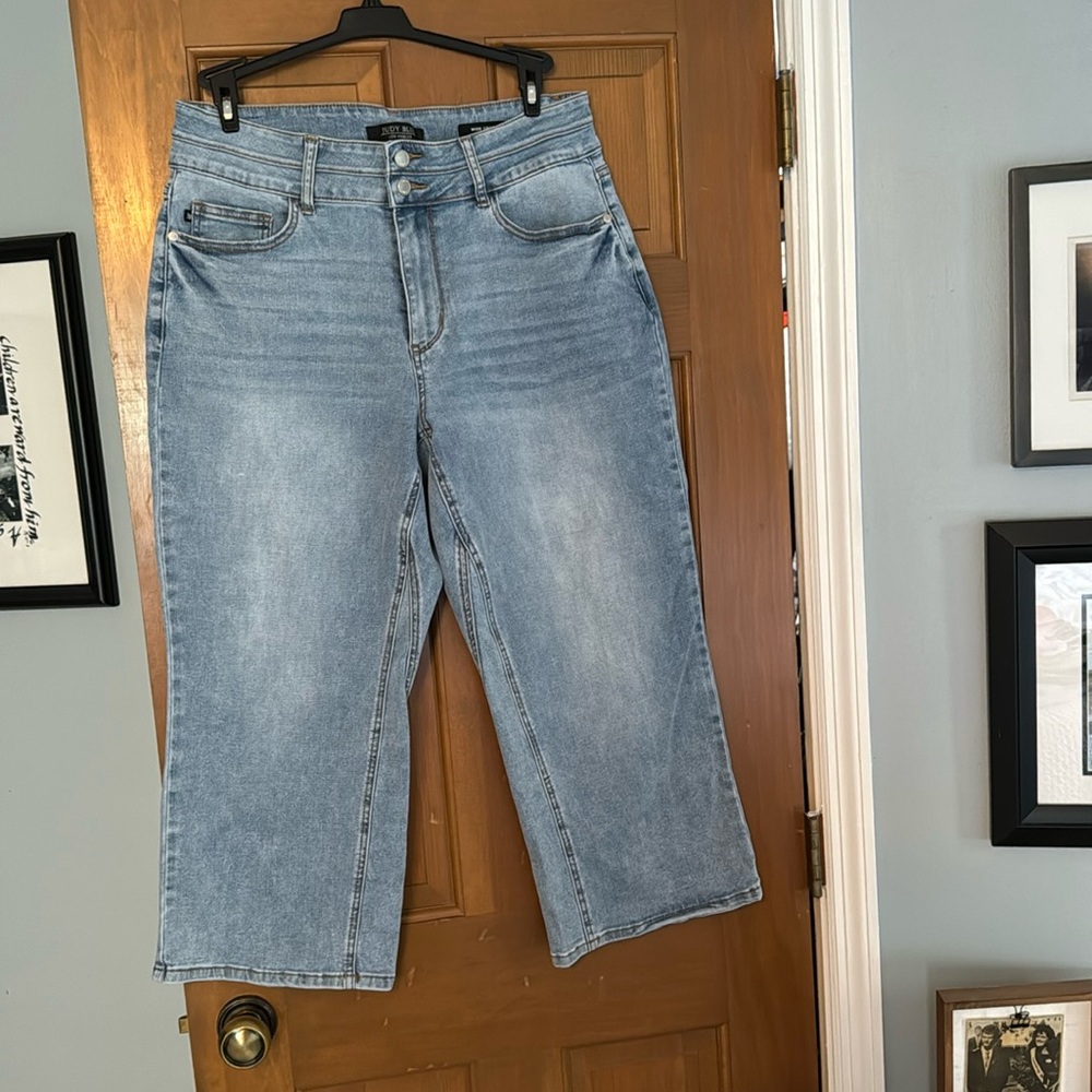 Cute cropped wide leg, blue jeans